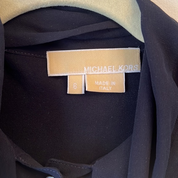 Stunning Michael Kors blouse in Navy Size 6 - Picture 3 of 3